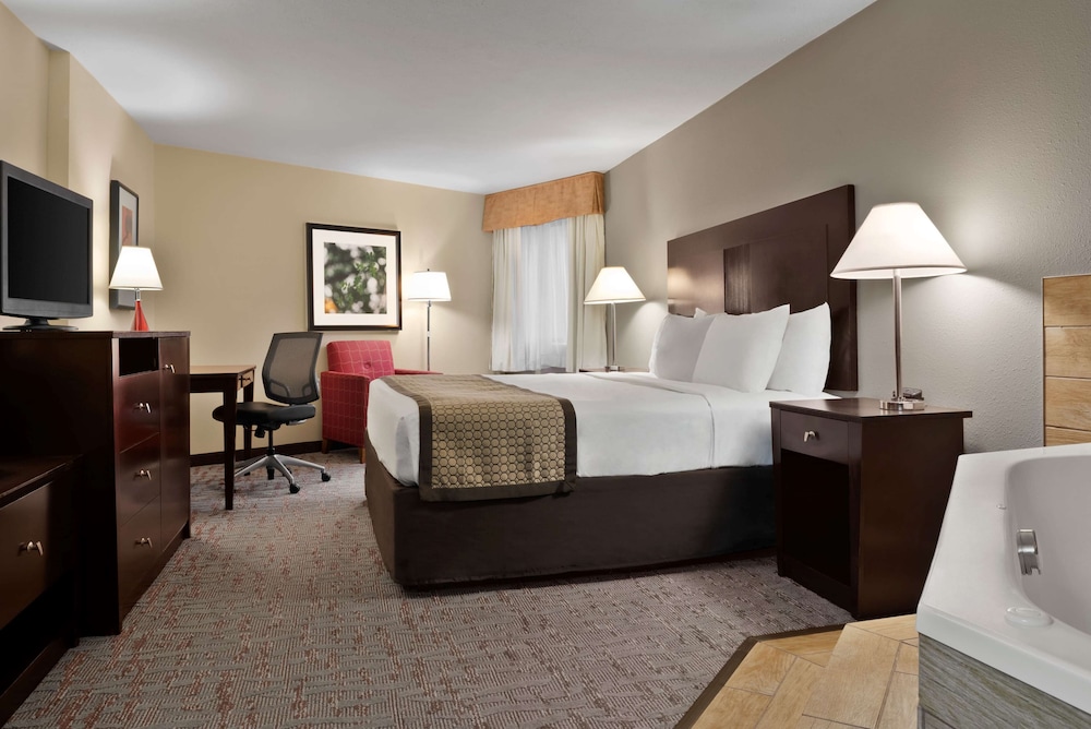 Studio Suite, 1 King Bed, Non Smoking - Photo 1