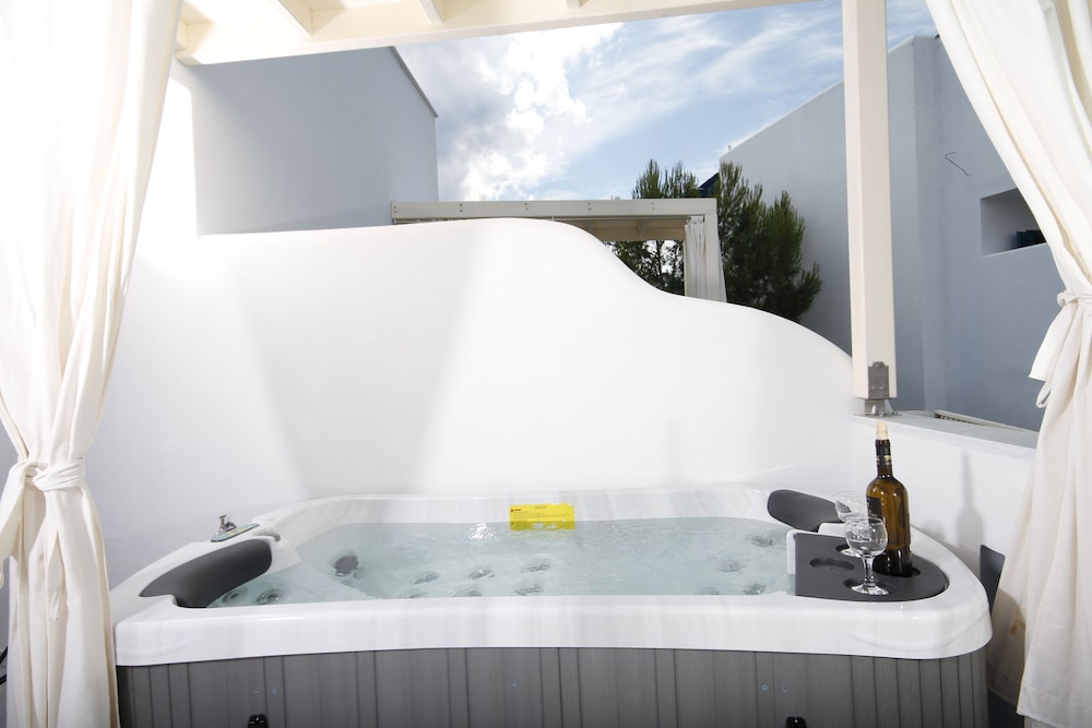 Deluxe Double or Twin Room, Hot Tub photo 2