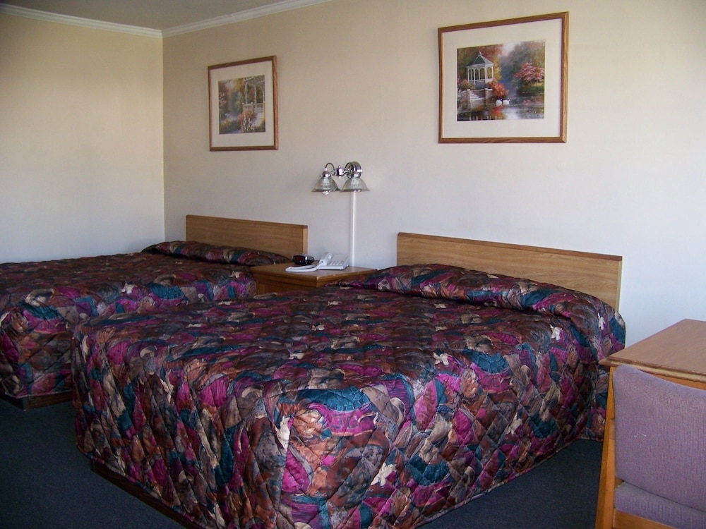 Economy Room, 2 Queen Beds