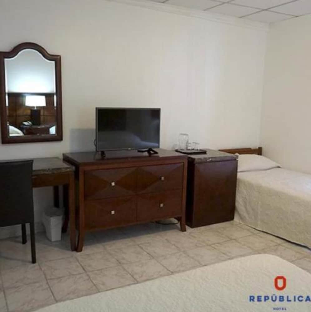 Twin Room - Photo 4