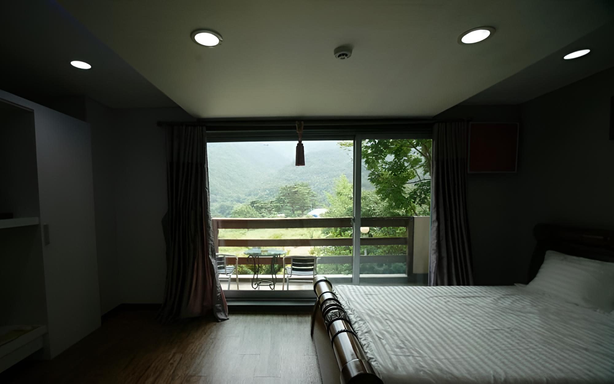 Room (Cygnus) - Photo 3