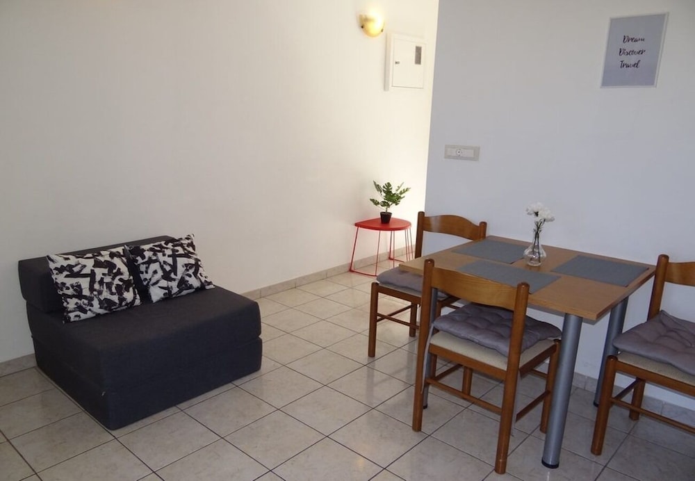Apartment (Mara - 70m from the sea - A4(2+1))