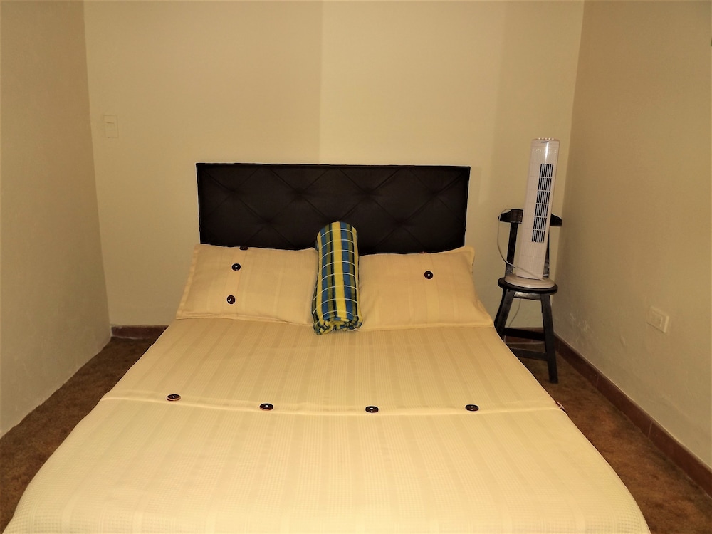 Double Room, Shared Bathroom (Sin ventana) photo 1