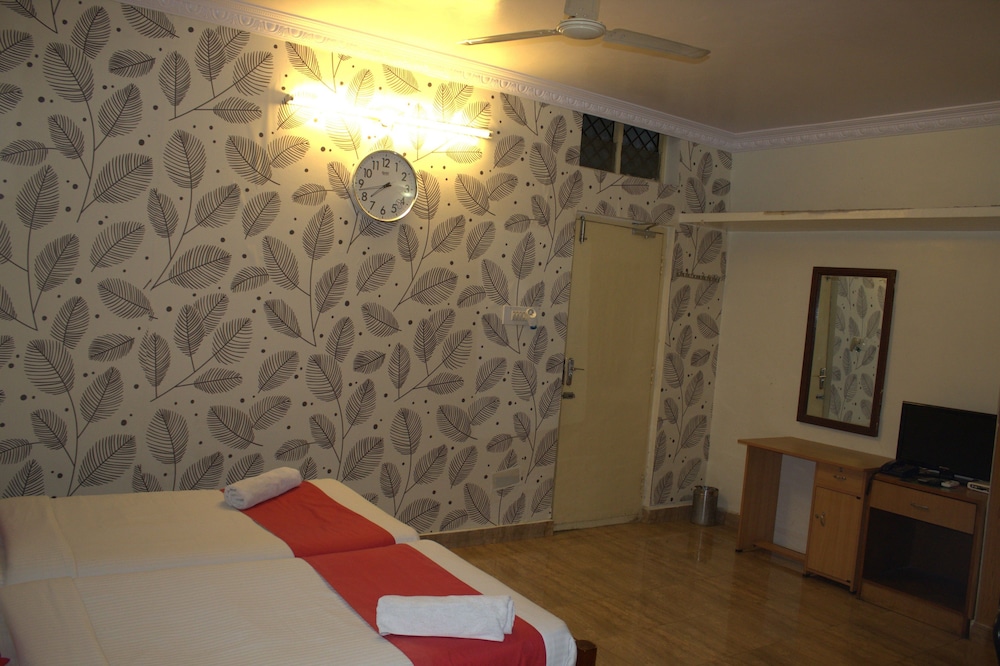 Deluxe Room - Photo 3