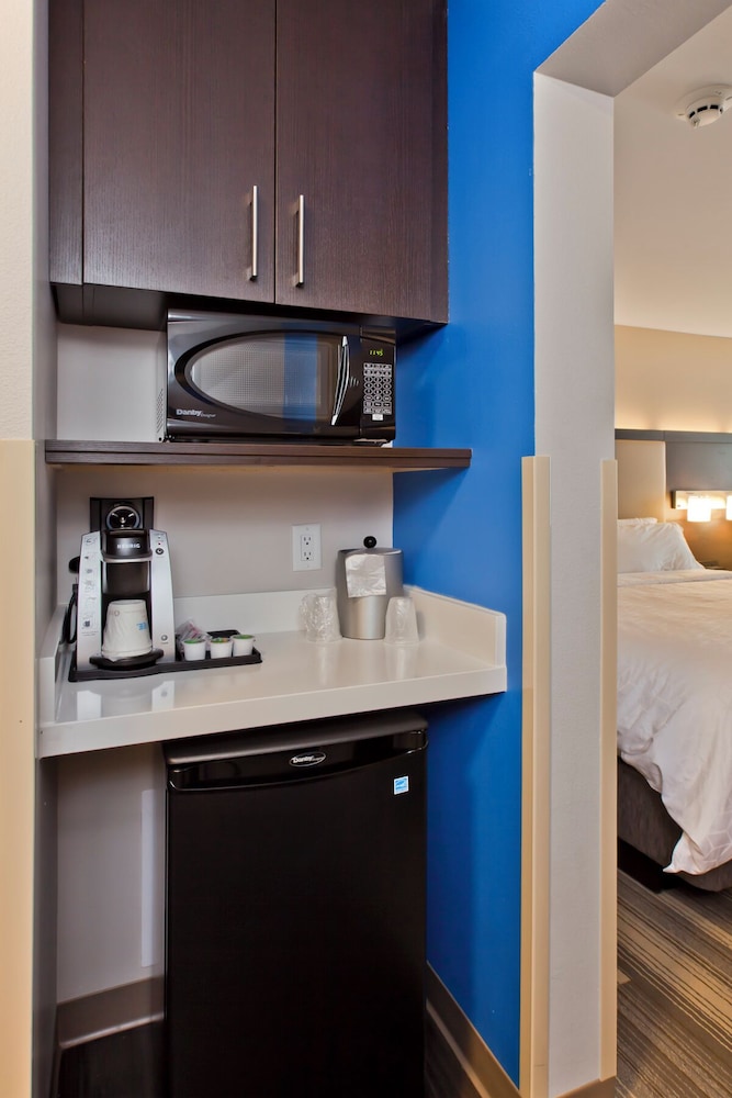 Standard Room, 2 Queen Beds - Photo 2