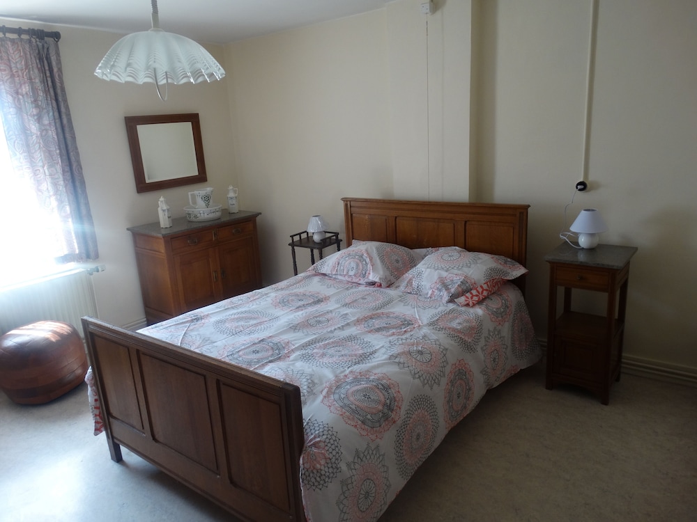 House, 2 Bedrooms photo 1