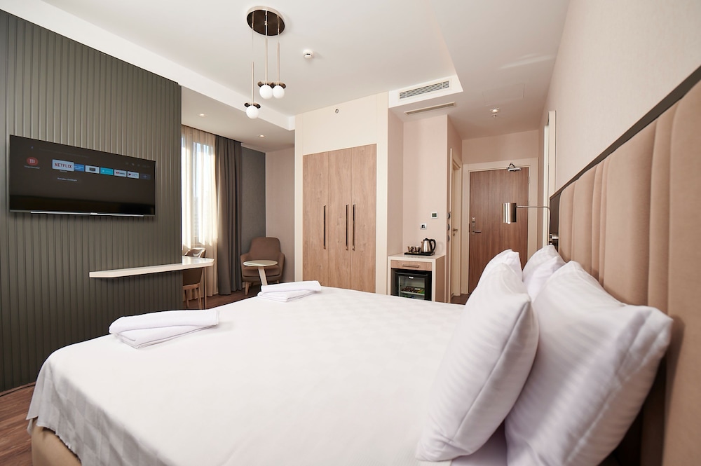 Deluxe King Room photo 2