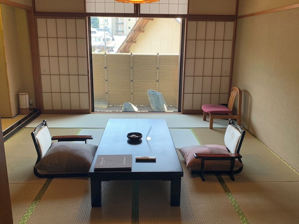 Room Only - Room Type Not Selectable (Lower Floors / No View) photo 2