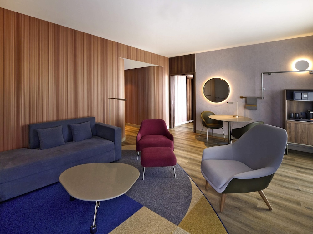 Suite, 1 Double Bed, River View - Photo 3