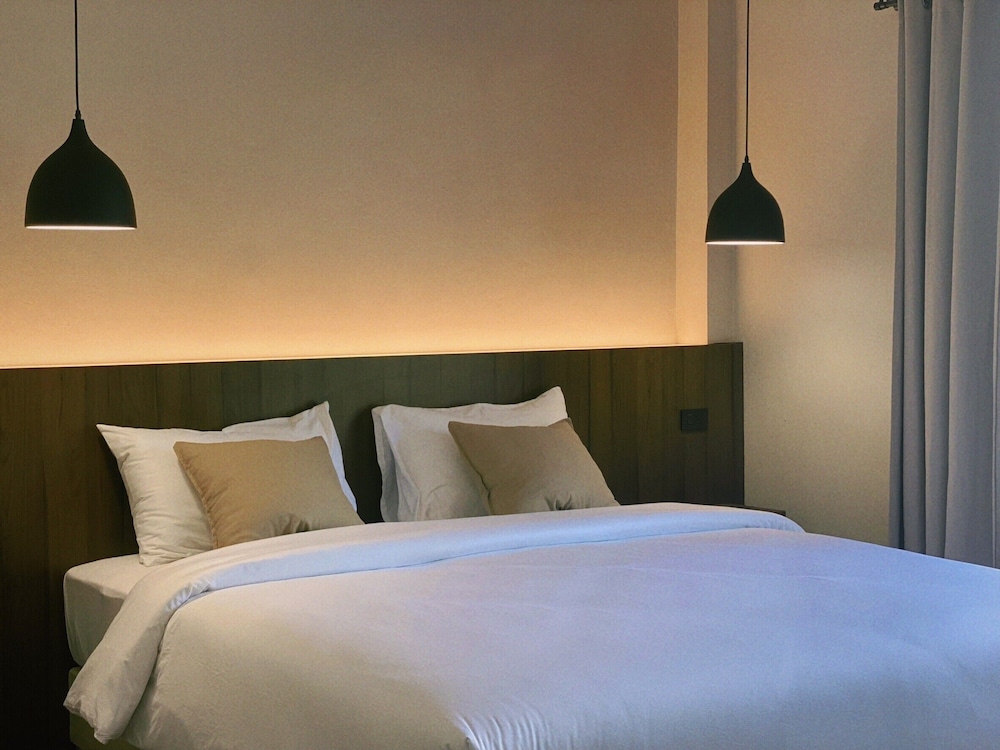 Deluxe Double Room, 1 King Bed, Garden View - Photo 6