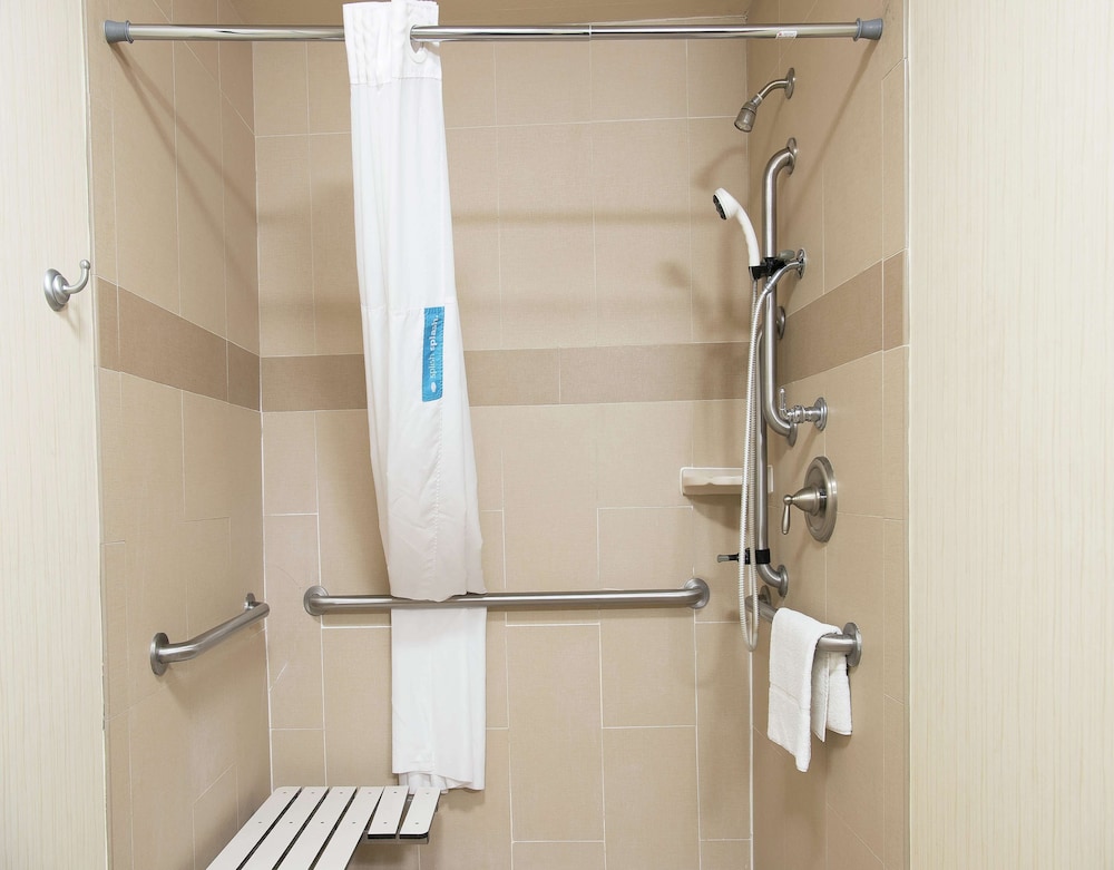 Suite, 1 King Bed, Accessible, Non Smoking (Hearing Access w/Roll in Shower) - Photo 2