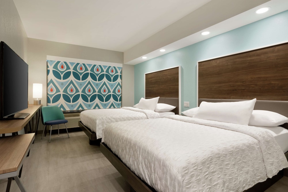 Room, 2 Queen Beds, Accessible (Hearing, Roll-in Shower) photo 3