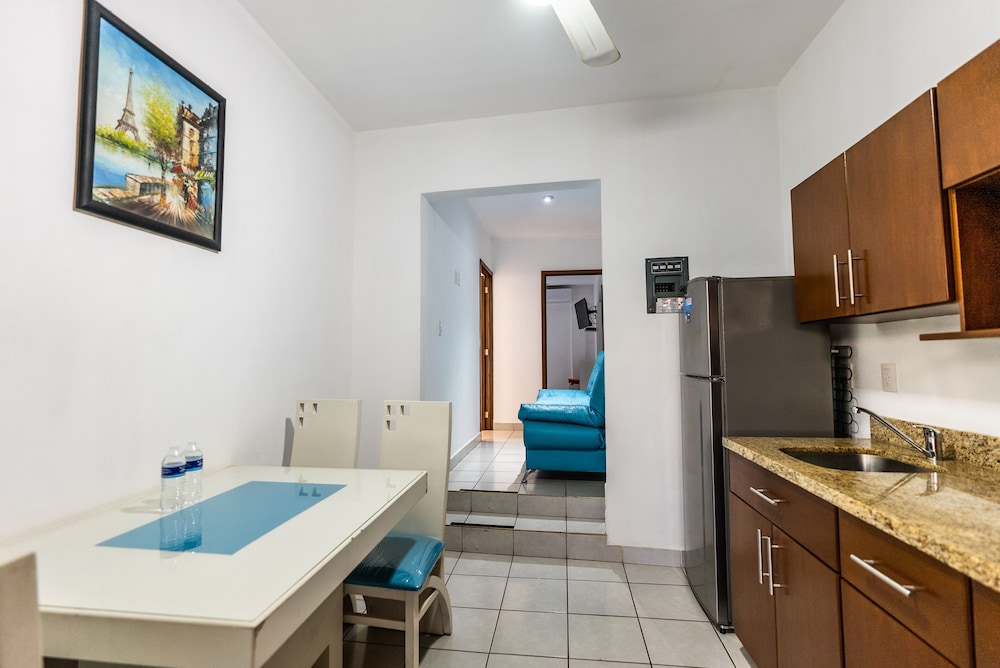Business Studio Suite, 1 Bedroom, Non Smoking, Kitchenette - Photo 3