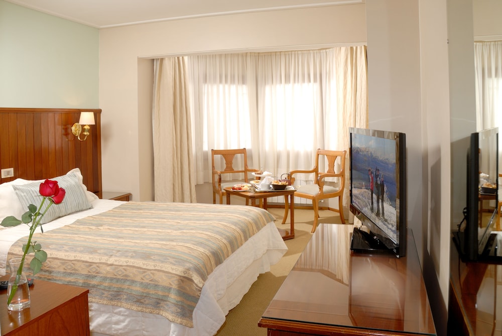 Junior Suite, One Queen Bed