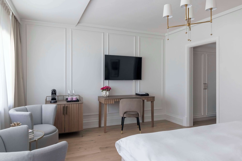 Superior Room (King) - Photo 2