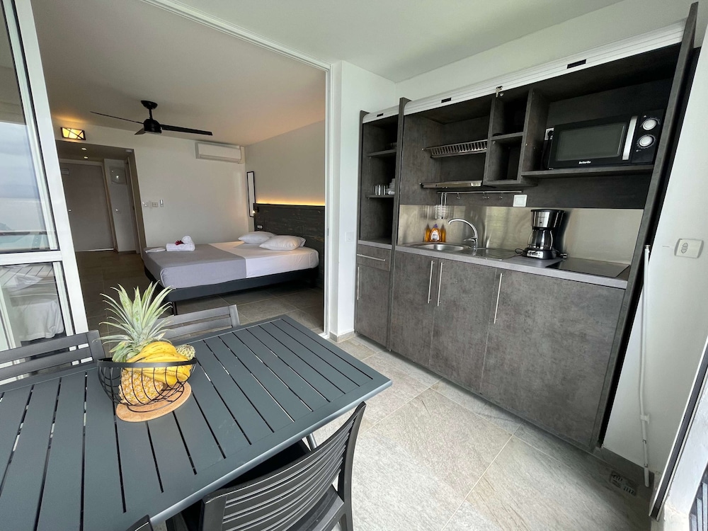 Deluxe Studio Suite, Multiple Beds, Pool Access, Beachside