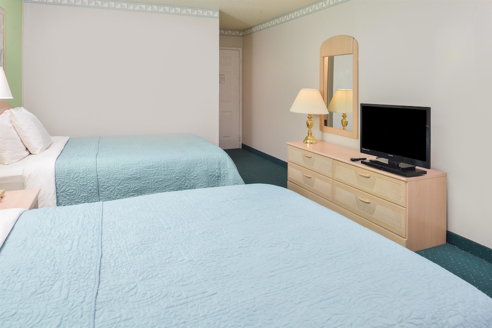Room, 2 Queen Beds, Non Smoking - Photo 3