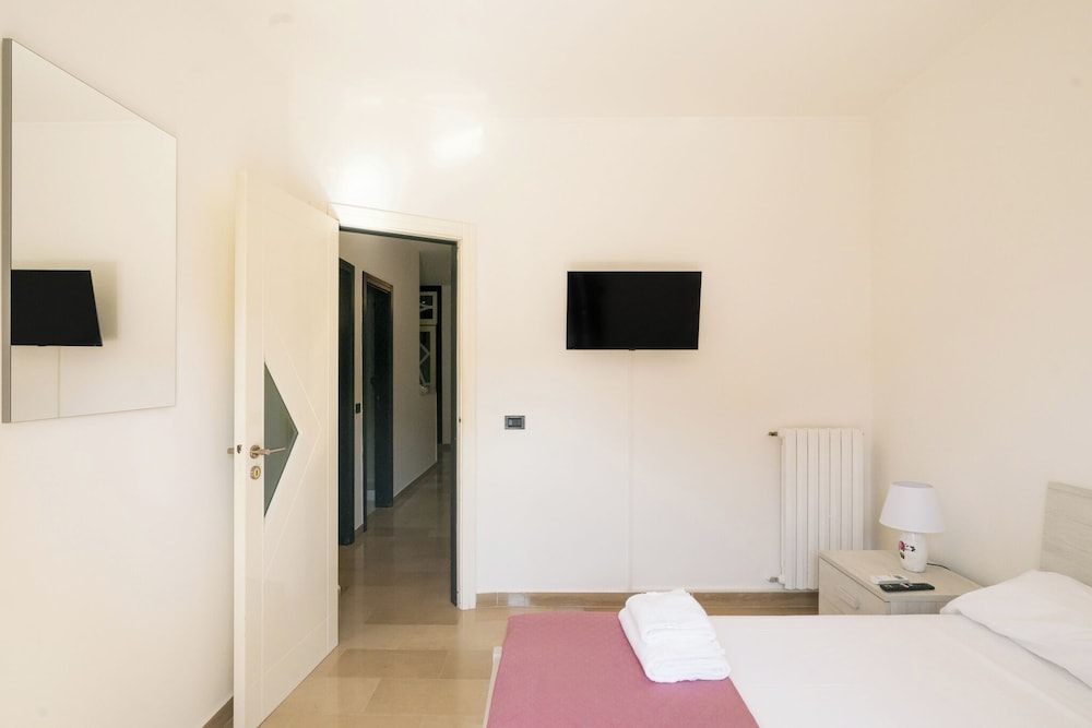Apartment photo 2