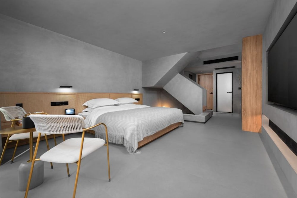 Comfort Suite, 2 Bedrooms, Refrigerator, Courtyard View