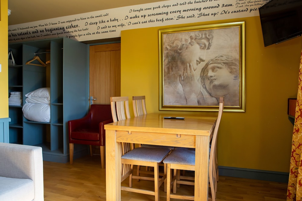 Executive Suite - Photo 4