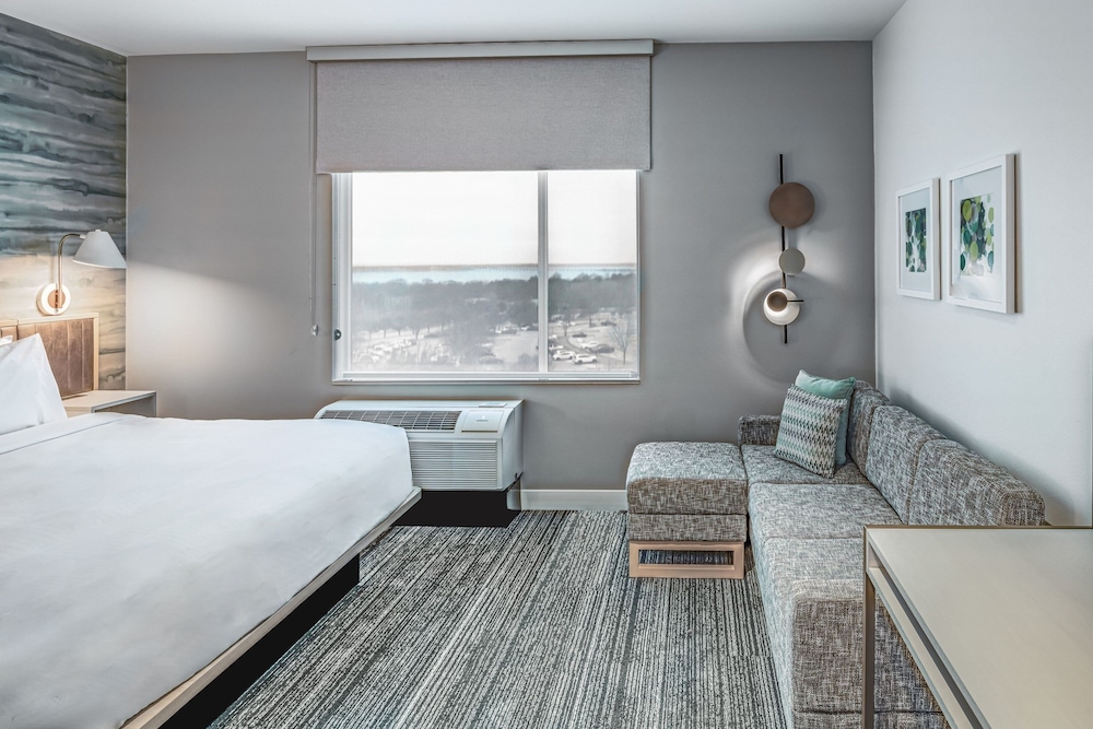 Studio, 1 King Bed (Hearing Accessible)