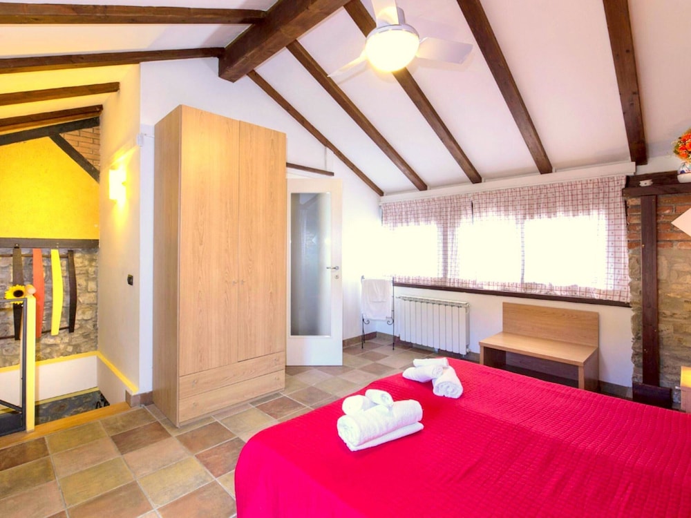 Classic Cottage, 2 Bedrooms photo 3