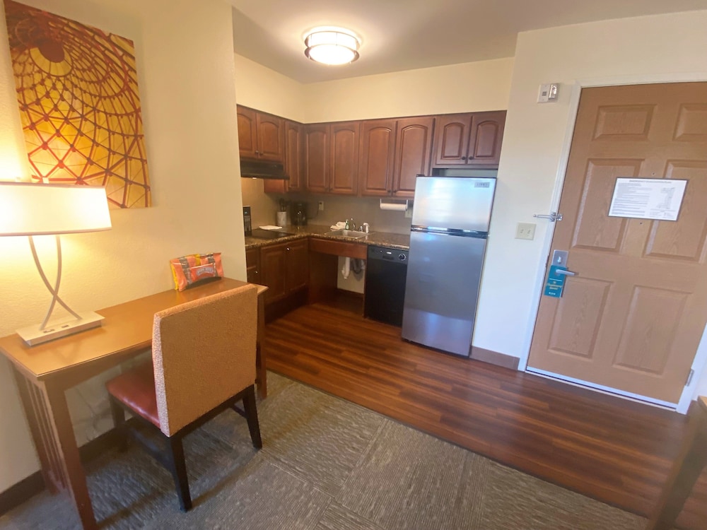 Studio Suite, 1 Queen Bed, Accessible, Kitchen