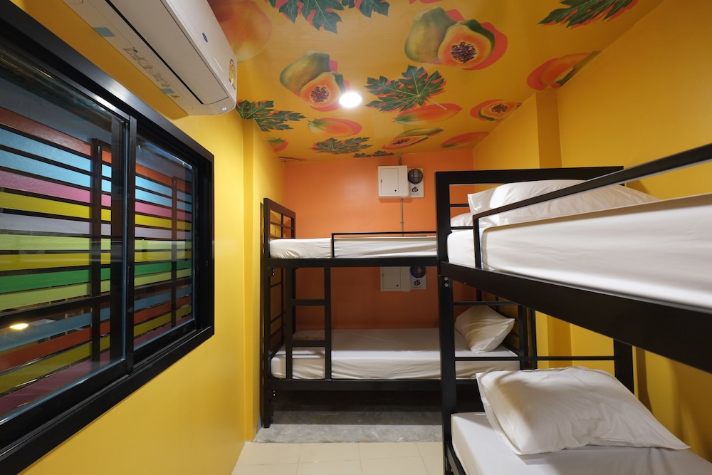 4-Bed Mixed Dormitory with Shared Bathroom photo 1