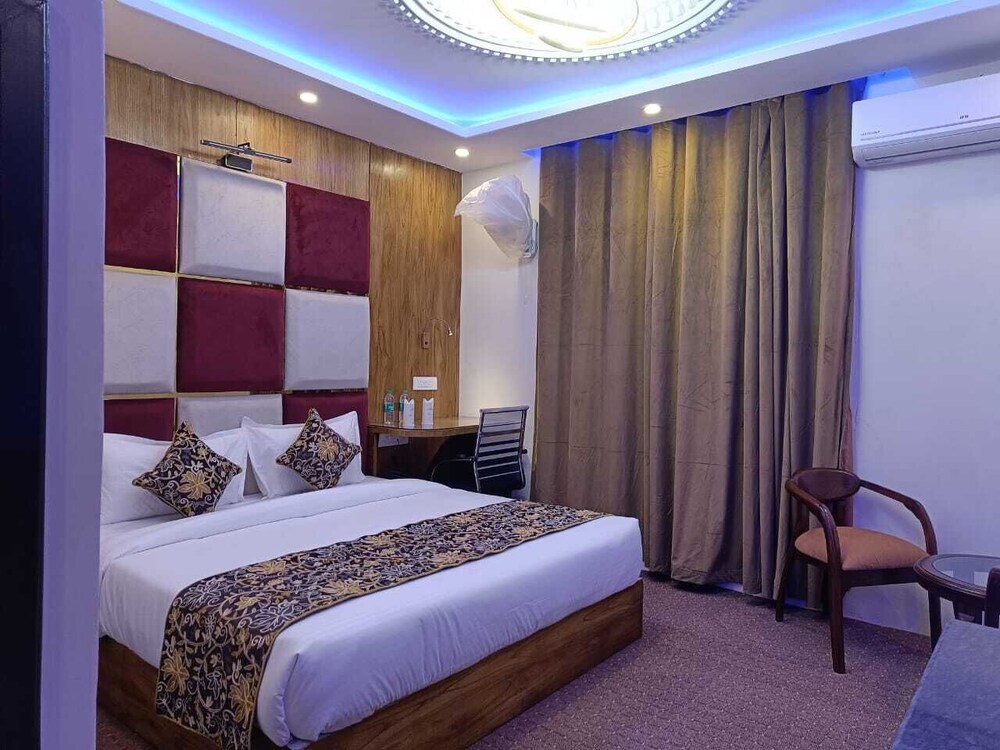 Deluxe Room, City View