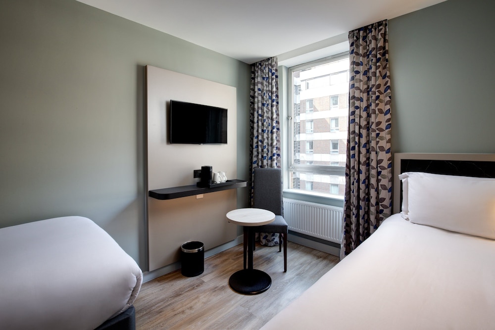 Standard Plus Twin Room photo 2