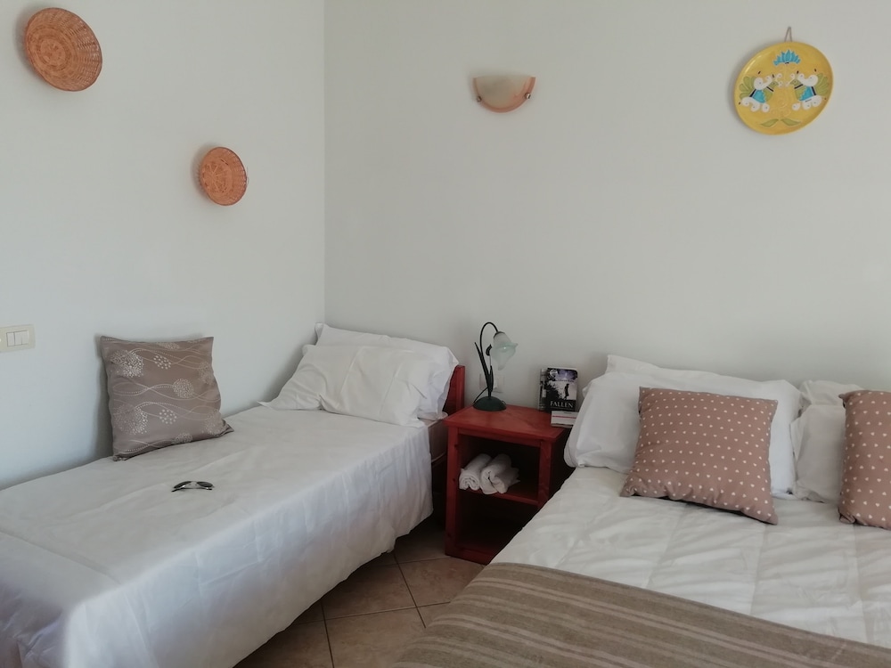 Economy Triple Room - Photo 2