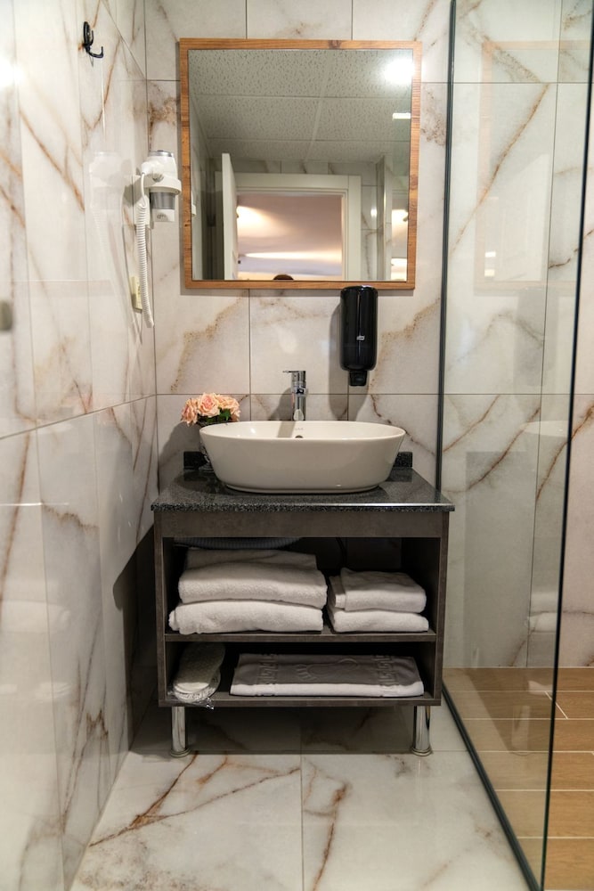 Standard Double Room - Photo 5