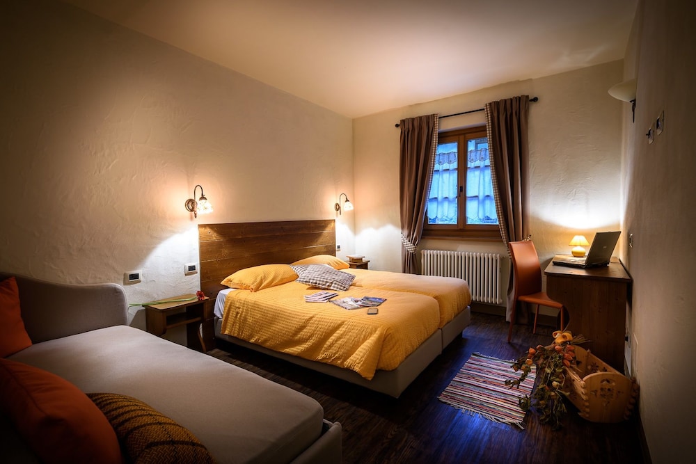 Family Quadruple Room, Private Bathroom (Room 4)