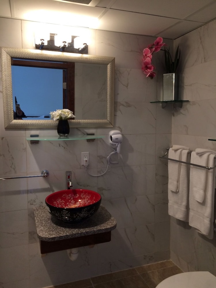 King Room, Non Smoking (No Pets Allowed) photo 3