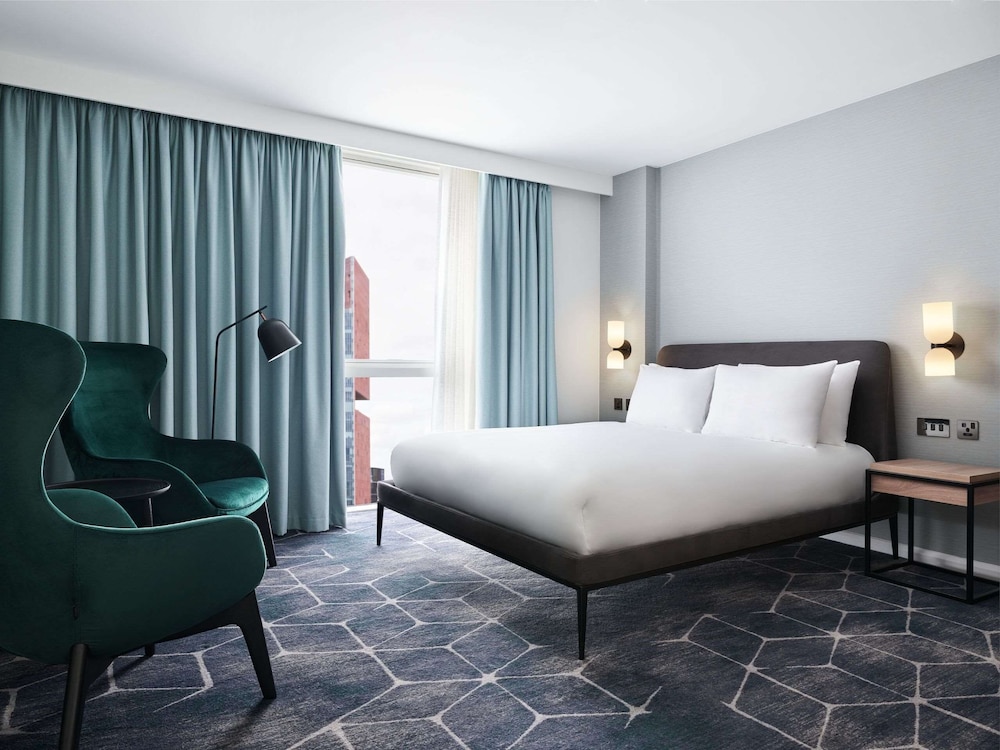 Deluxe Studio, 1 King Bed photo 1