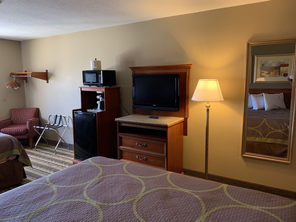 Standard Room, Multiple Beds, Non Smoking - Photo 3