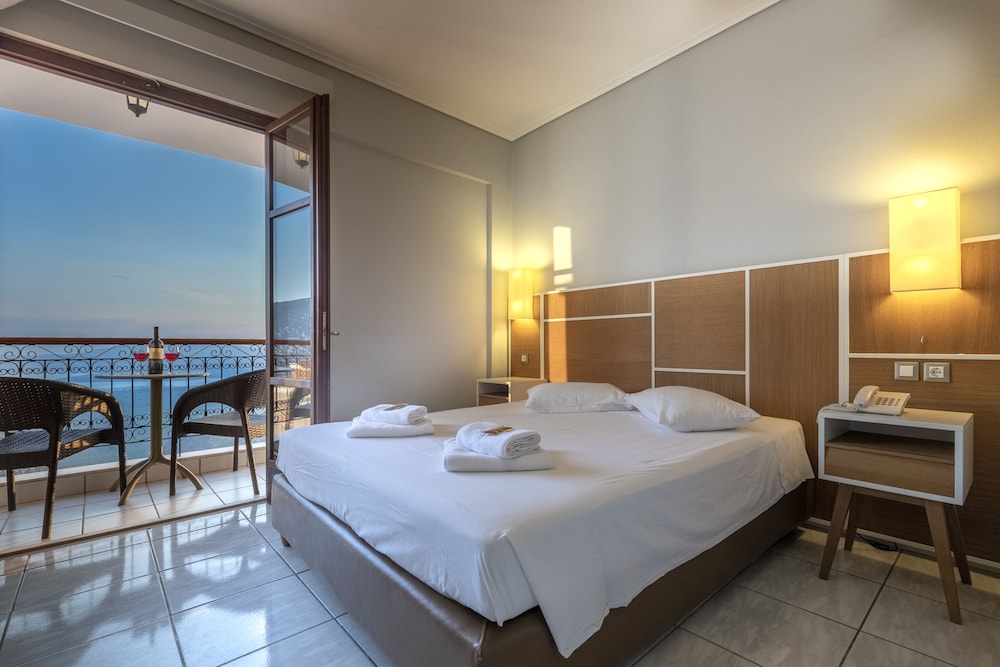Double or Twin Room with Balcony (Panoramic View) - Photo 16