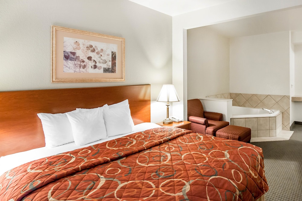 Suite, 1 King Bed, Non Smoking, Jetted Tub - Photo 3