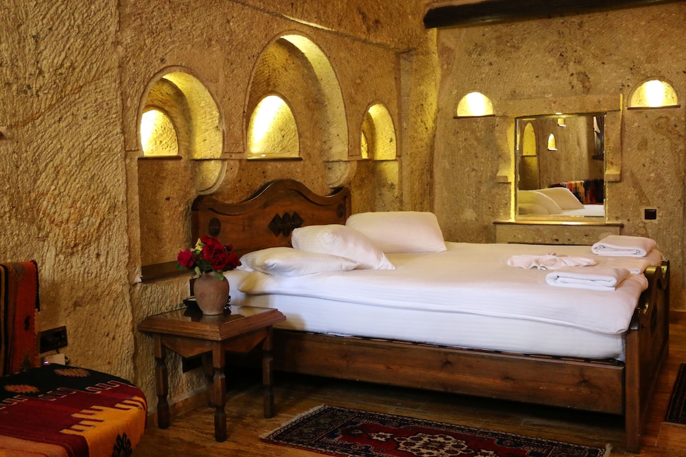 Deluxe Room (Cave)