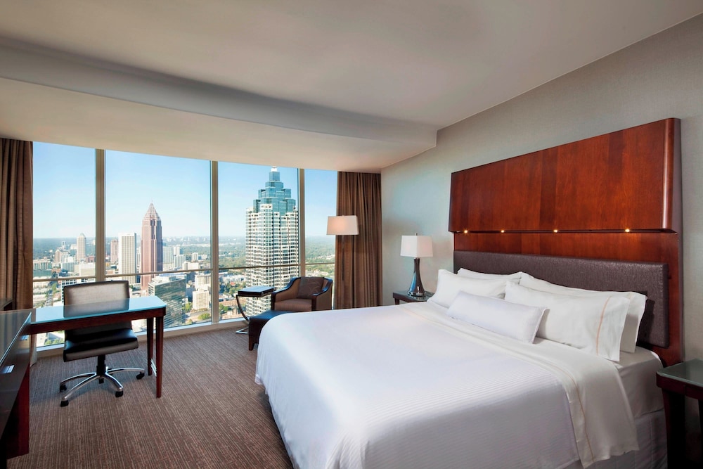 Premium Room, 1 King Bed - Photo 4