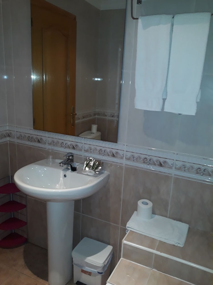 Basic Single Room photo 2