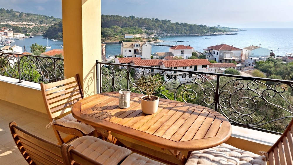 Comfort Apartment, 2 Bedrooms, Sea View photo 3