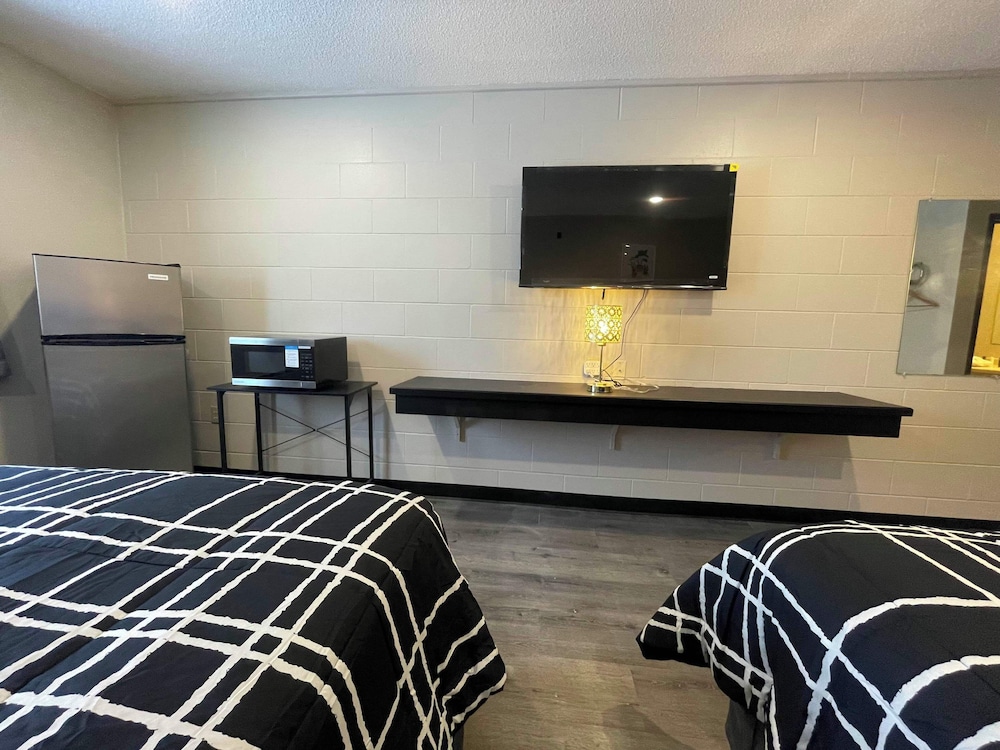 Deluxe Double Room, Refrigerator & Microwave photo 3
