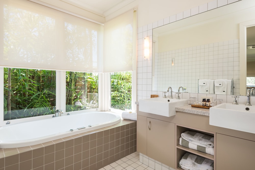 Luxury Suite - Photo 5