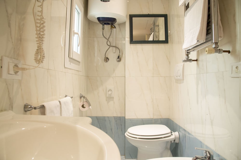 Luxury Double or Twin Room photo 3