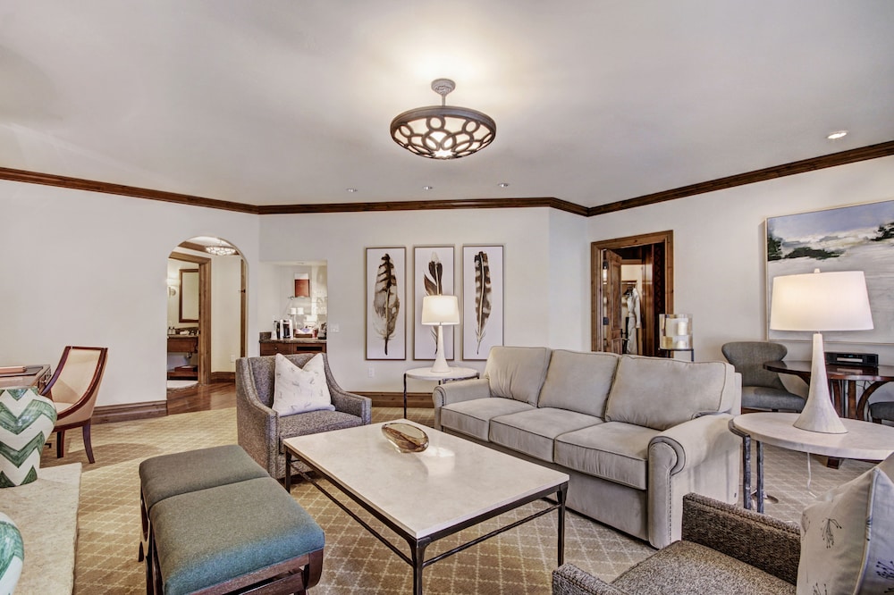 Suite, 1 King Bed (Arrabelle) - Photo 7