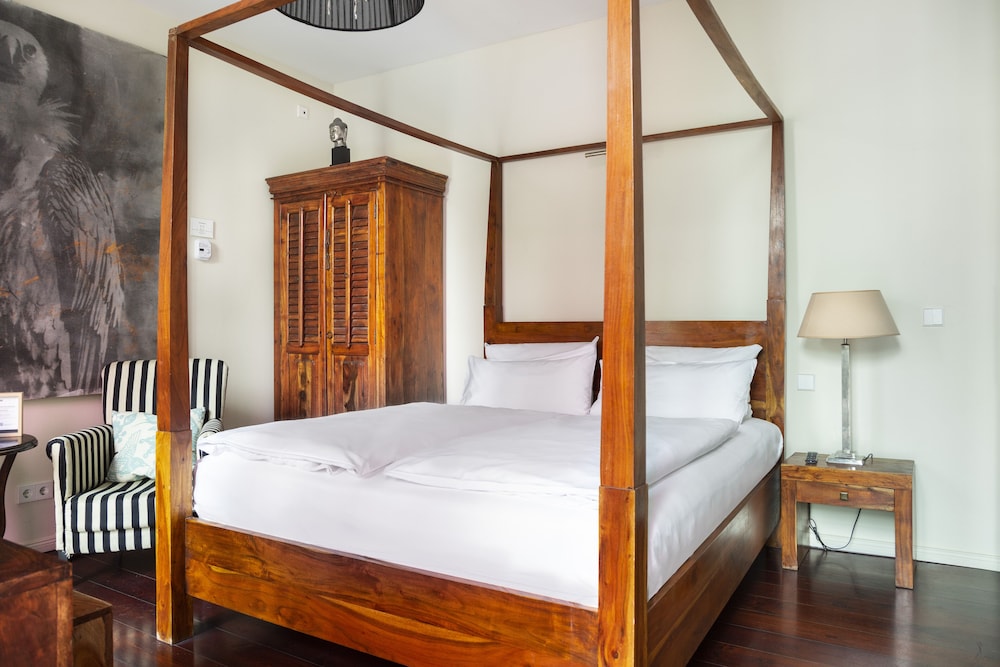 Medium Room photo 1