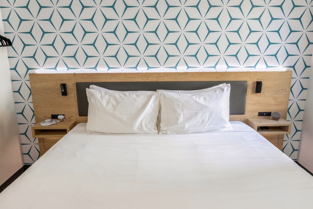 Standard Room, 1 King Bed (Self Check-in with Virtual Front Desk) - Photo 1