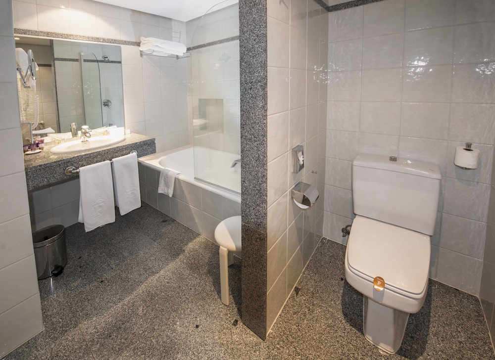 Standard Twin Room - Photo 8