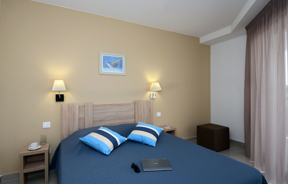 Apartment, 2 Bedrooms, Sea View photo 1